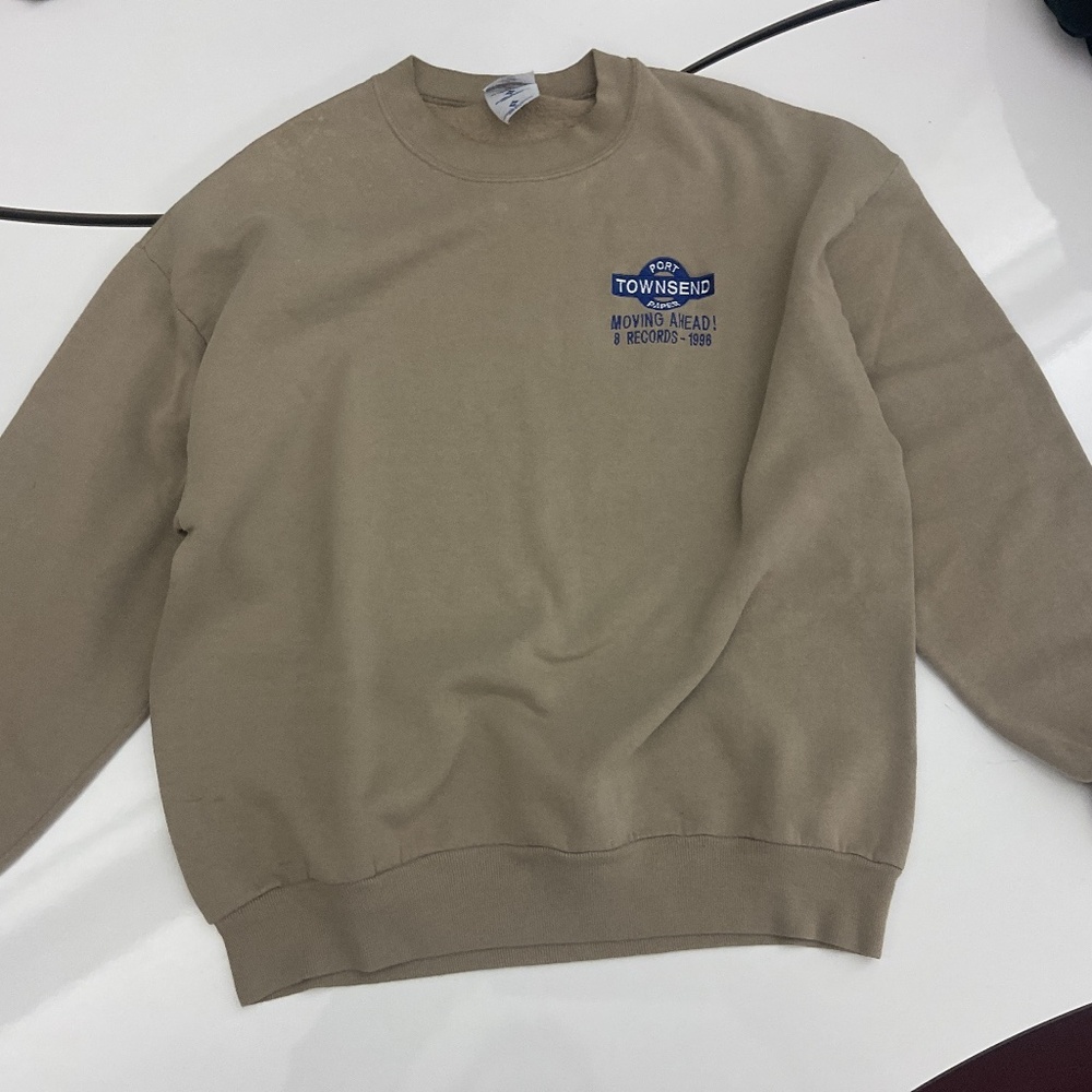 Tan Crewneck with graphic, size XL